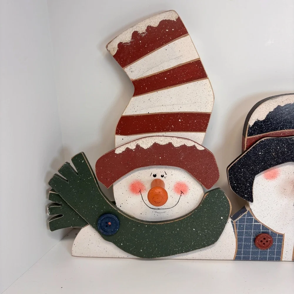 Unique Folk Art Wooden Snowman Family Wall Decor with Peg Nose Hooks‎ – 24